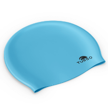 El gorro de natación de silicona marca Turbo es resistente, duradero y tiene un diseño aerodinámico que mejora la velocidad y la eficiencia del nadador. Su ajuste perfecto protege el cabello del cloro y el agua. Disponible en varios colores y estilos, es una excelente elección para nadadores profesionales y aficionados que buscan mejorar su experiencia de natación.