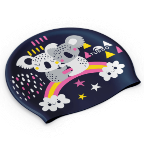 El gorro de natación de silicona marca Turbo es resistente, duradero y tiene un diseño aerodinámico que mejora la velocidad y la eficiencia del nadador. Su ajuste perfecto protege el cabello del cloro y el agua. Disponible en varios colores y estilos, es una excelente elección para nadadores profesionales y aficionados que buscan mejorar su experiencia de natación.